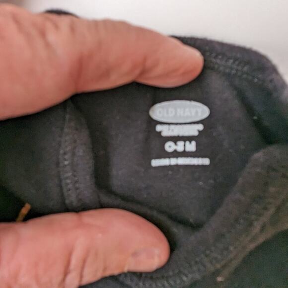 Old Navy Heart Onsie / 0-3 mths. - Picture 4 of 4